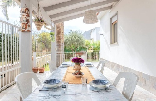 Carini House | Cozy detached cottage with outdoor spaces. Ideal for families.