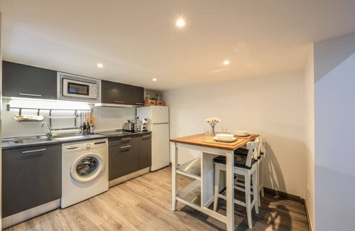 Embajadores Apartment | Cozy & Discreet Apartment in Madrid