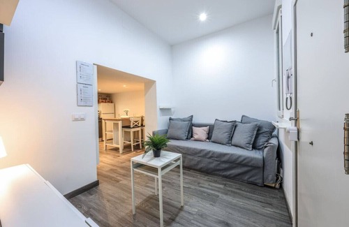 Embajadores Apartment | Cozy & Discreet Apartment in Madrid