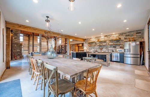 Blakeslee House | Cozy Dog Friendly Barn Getaway w/Fireplace & Views