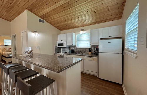 Jamaica Beach House | Cozy, Dog Friendly, Close to Beach!