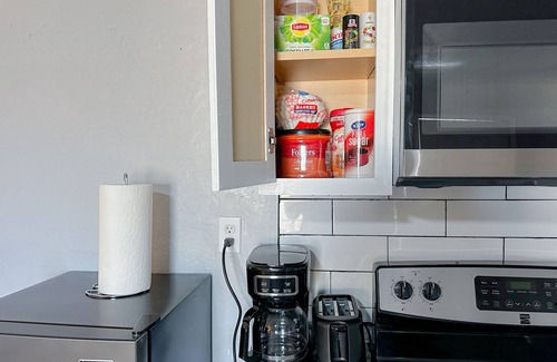 Central Oklahoma City Apartment | Cozy Downtown Escape With Full Kitchen 32A