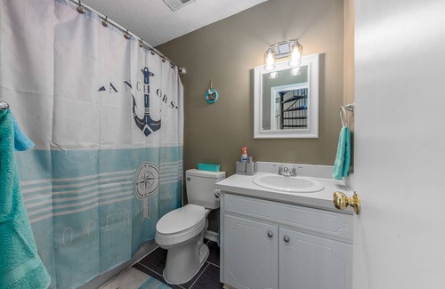 Marine Corps Air Station Cherry Point House | Cozy duplex. 30 minutes to beach or New Bern/5 minutes from MCAS Cherry Point.