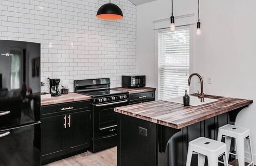McFerrin Park House | Cozy Eastside Loft - Walkable to Restaurants!