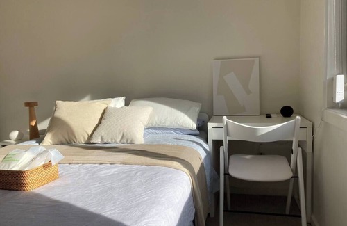 Newnham Bed & Breakfast | Cozy Eco Home in Launceston, Tasmania. Voice control light, Blinds. EV charger.