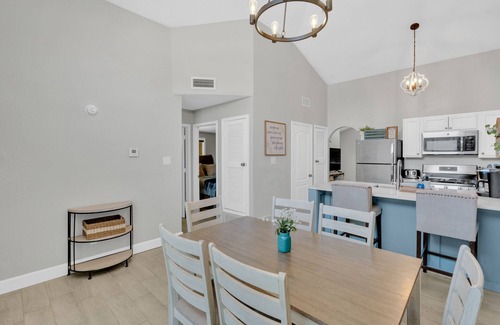 Biggs Field House | Cozy El Paso Getaway-Close to I-10-Restaurants-Shopping and more! Remodeled.