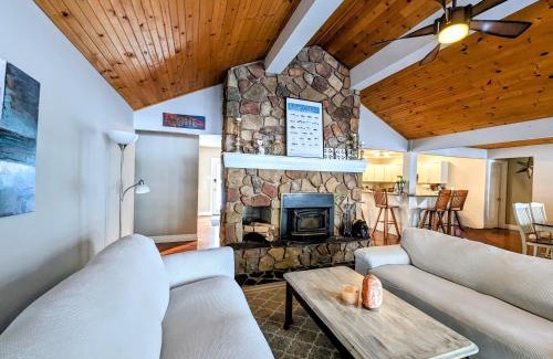 Trent Lakes House | Cozy Escape, Kawarthas Cottage With Sauna