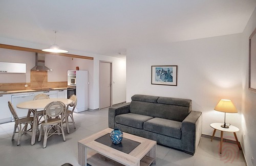 Lamalou-les-Bains Apartment | Cozy F2 Apartment, A/C, Terrace, Near Thermes & Park, Pet-Friendly, Lamalou-les-Bains