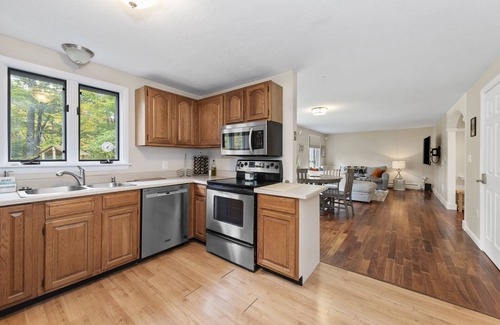 Meredith House | Cozy family friendly home in the lakes region with outdoor cedar sauna
