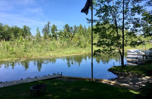 West Branch House | ★ Cozy Family Getaway ★ on Beautiful Clear Lake 3 or 4 Bedrooms Available