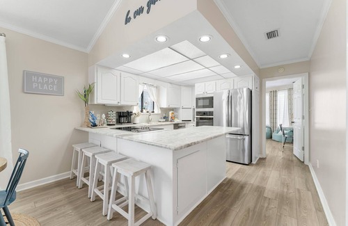 Lower Grand Lagoon Cottage | Cozy family vacation in Panama City Beach with golf cart ,private beach, pools