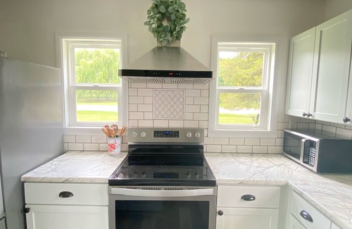 Baraboo House | Cozy Farmhouse located in the country between Devils Lake and Wisconsin Dells