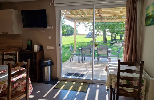 Cravant Cottage | Cozy Farmhouse Stay: 5 Guests, Scenic Views, Near Loire Valley Castles