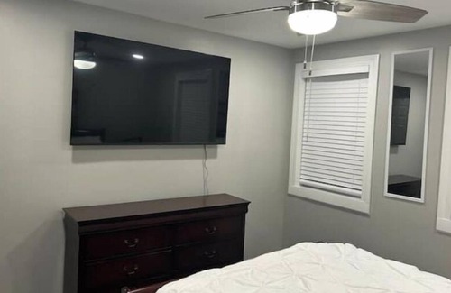 Federal Hill House | Cozy Federal Hill townhouse walking distance Ravens and Orioles stadium