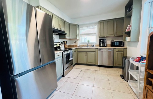 Anona House | Cozy Florida Home 10 mins to Beach!