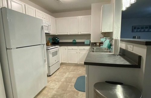 High Point Condo | Cozy for Fall Special Rates - HOME AWAY FROM HOME n2 Miles from HPU & Fnt Market