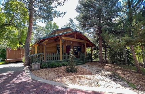 Sandy House | Cozy Forest Cottage at La Caille