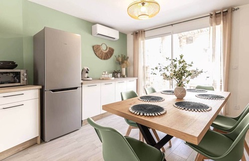 Saint-Paul-Trois-Chateaux Apartment | Cozy duplex - patio - sleeps 6 - historic village