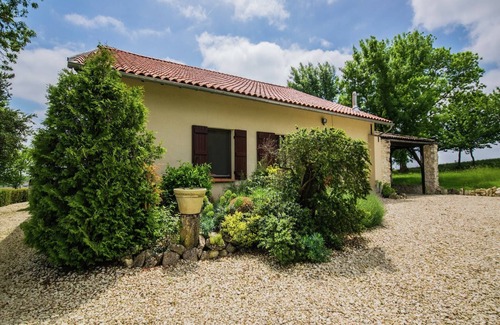 Monfort House | Cozy French Escape in Monfort