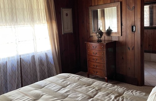 New Port Richey Cottage | Cozy, Fully Remodeled 1924 Carriage House