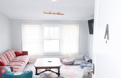 Miller Southside Apartment | Cozy Game Day Rental - Walking distance to Lane Stadium