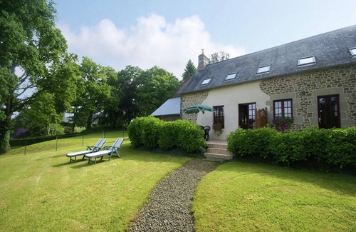 Bonnemain House | Cozy Garden Villa in Bonnemain