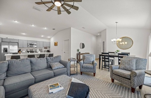 Sumter County House | Cozy Gem near Eastport (Golfcart Included)