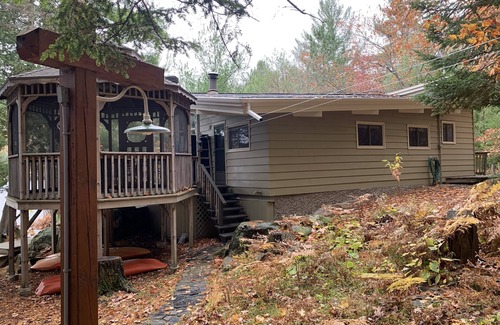 Windermere Cottage | Cozy Getaway on Three Mile Lake