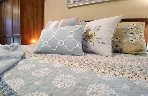 West Hills Apartment | ❤️Cozy Guest Suite Close to Everything❤️