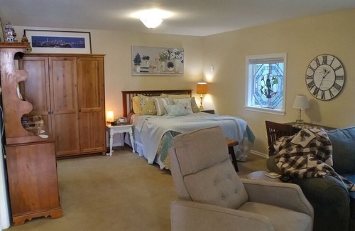 West Hills Apartment | ❤️Cozy Guest Suite Close to Everything❤️