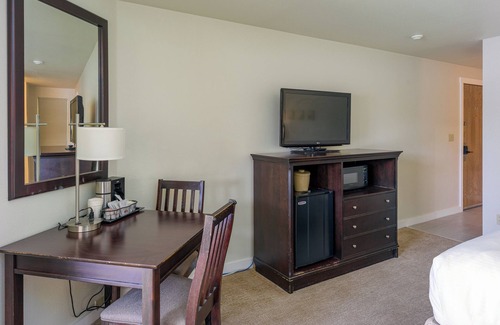 Rosario Hotel | Cozy Harborside Stay | Secluded Orcas Island Getaway- Harborside 2360