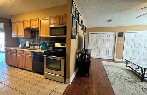 Arabi House | Cozy Hidden Gem 2-bedroom townhome in Historic Old Arabi