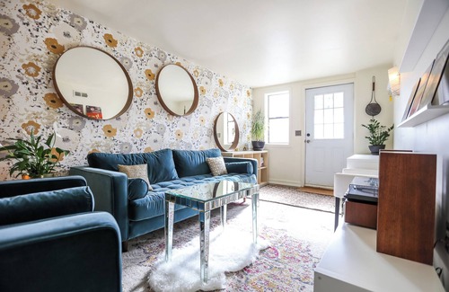 Whittier Heights Apartment | Cozy Hip Vintage Mil Apt In Ballard