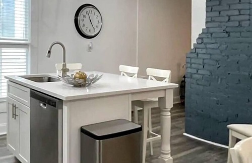 Sanford House | Cozy Historic home with 2 king size beds in Sanford