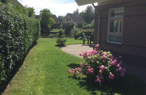 Medemblik House | Cozy holiday home in Medemblik on the IJsselmeer with Wi-Fi and boat dock.