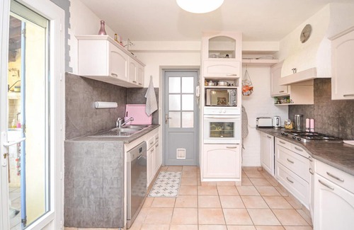 Saint-Paul-Trois-Chateaux House | Cozy home in St.Paul-Trois-Châteaux