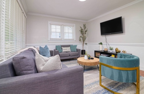 Charlotte House | Cozy Home ~7 min to airport&uptown+fire+grill🔥