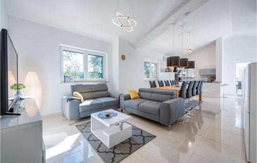 Krsan House | Cozy Home In Cambarelici