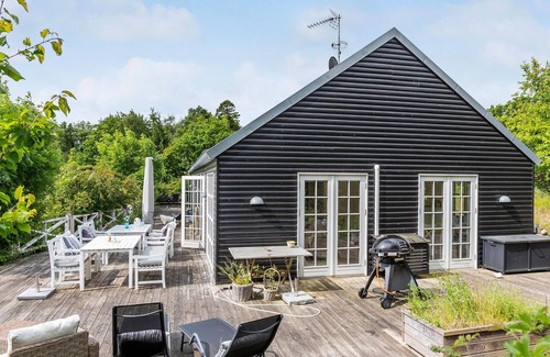 Gilleleje House | Cozy home in Dronningmølle with WiFi