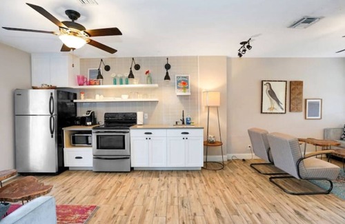 Poinsettia Heights House | Cozy home in duplex with garden and pool shared