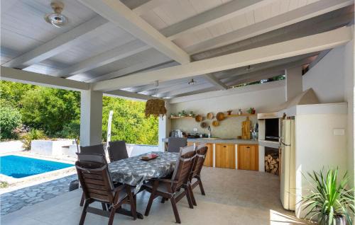Kras House | Cozy Home In Malinska With Wifi