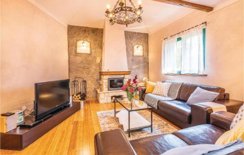 Kras House | Cozy Home In Malinska With Wifi