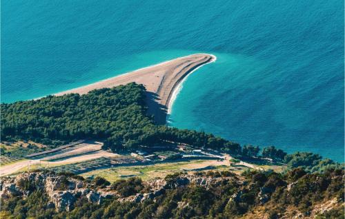 Cove Makarac (Milna) House | Cozy Home In Milna With House Sea View