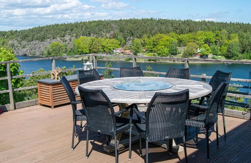 Saltsjobaden House | Cozy home in Saltsjöbaden with sauna