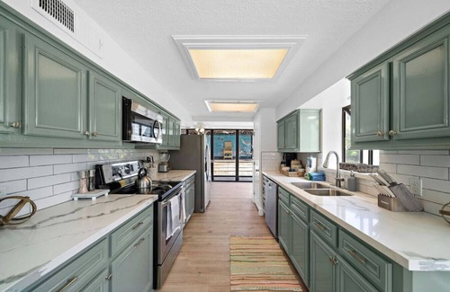 Clear Lake Shores House | Cozy Home Near Kemah Boardwalk with Game Room