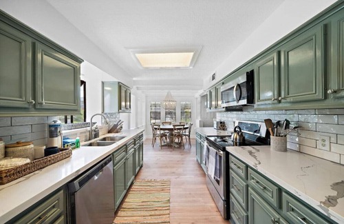 Clear Lake Shores House | Cozy Home Near Kemah Boardwalk with Game Room