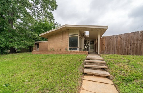 Longview House | Cozy Home Near Downtown Longview