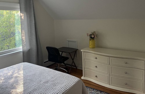 Newark House | Cozy home near UD Campus and Main Street. Quiet neighborhood, has a fireplace!