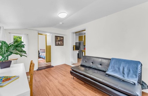 Niagara Falls House | Cozy Home Short Walk to Falls | Nintendo | FirePit
