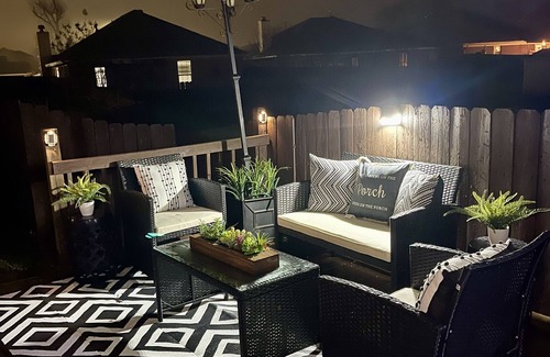 Pearl House | Cozy home w/6 person hot tub, outdoor oasis, and close to everything